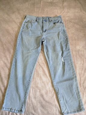 Sonoma Mom Jeans Size 6R   Light Wash Distressed Comfort Casual Pants